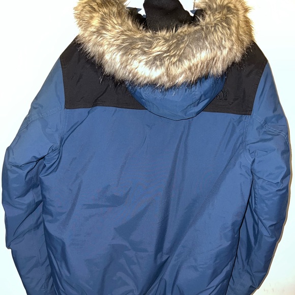 The men's McMurdo Bomber Jacket from The North Face ALMOST NEW - Picture 4 of 5